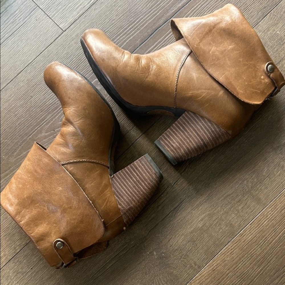 Kork-Ease Fold-Over Tan Leather Ankle Booties ! Size 6